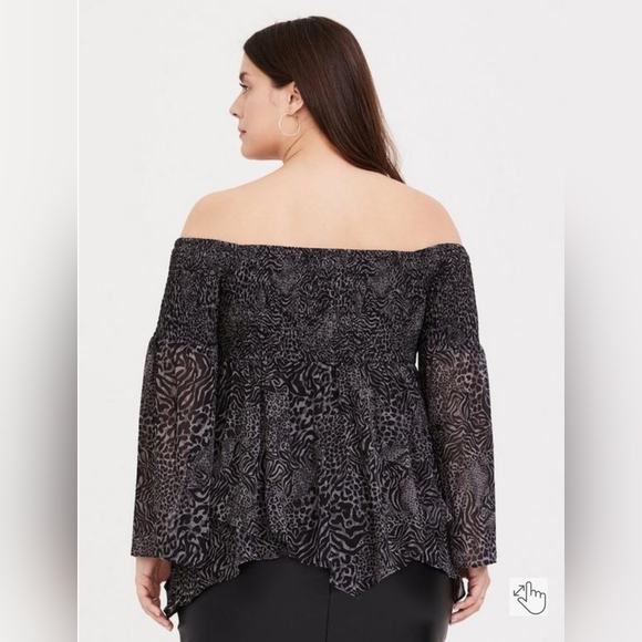 Torrid Babydoll Chiffon Smocked Off-Shoulder Top Animal Print Black Grey Size 5 - Picture 2 of 8